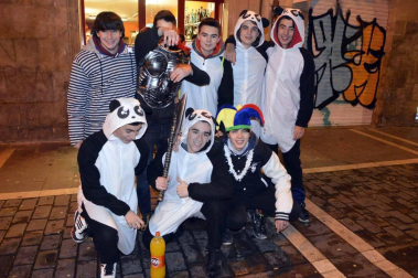 Imágenes de los disfraces de la Nochevieja de 2017 en Pamplona