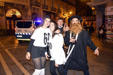 Imágenes de los disfraces de la Nochevieja de 2017 en Pamplona