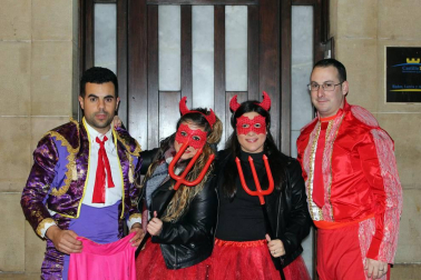Imágenes de los disfraces de la Nochevieja de 2017 en Pamplona