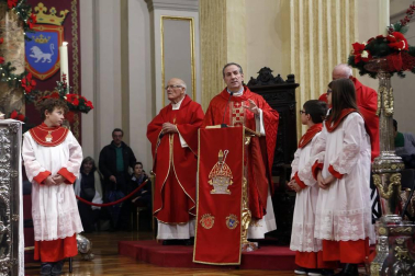 La Cofradía de San Saturnino fue la encargada de amenizar una liturgia que terminó con la tradicional jota.