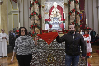 La Cofradía de San Saturnino fue la encargada de amenizar una liturgia que terminó con la tradicional jota.