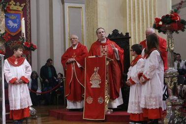 La Cofradía de San Saturnino fue la encargada de amenizar una liturgia que terminó con la tradicional jota.