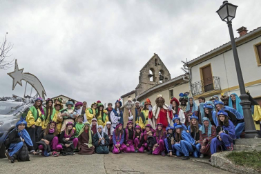 El repique de campanas dio la bienvenida a los Reyes Magos en los valles de Allín-Metauten
