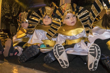 Peñaguda hizo posible en Estella dos horas de cabalgata en la que los Reyes Magos cumplieron con los sueños infantiles