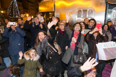 Participaron 800 personas y hubo miles de asistentes pese a la lluvia, reunió miles de asistentes.