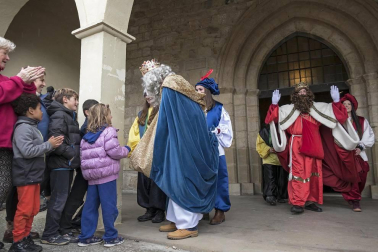 El repique de campanas dio la bienvenida a los Reyes Magos en los valles de Allín-Metauten