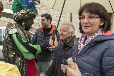 El repique de campanas dio la bienvenida a los Reyes Magos en los valles de Allín-Metauten