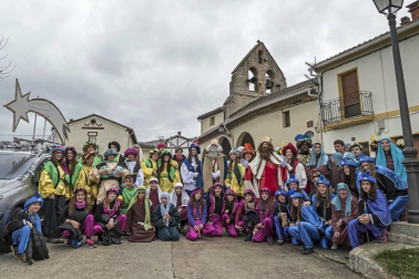 El repique de campanas dio la bienvenida a los Reyes Magos en los valles de Allín-Metauten