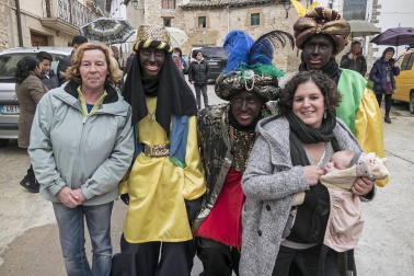 El repique de campanas dio la bienvenida a los Reyes Magos en los valles de Allín-Metauten
