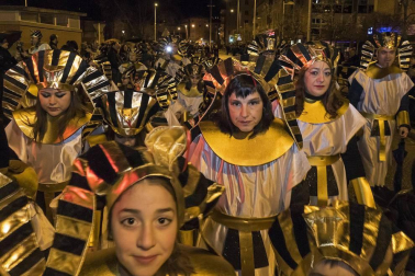 Peñaguda hizo posible en Estella dos horas de cabalgata en la que los Reyes Magos cumplieron con los sueños infantiles