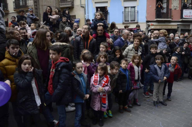 Imágenes de la llegada de los Reyes Magos a Pamplona, desde el puente de la Magdalena al Ayuntamiento.