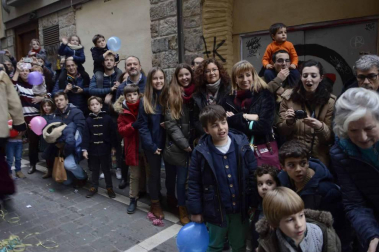 Imágenes de la llegada de los Reyes Magos a Pamplona, desde el puente de la Magdalena al Ayuntamiento.