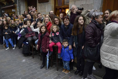 Imágenes de la llegada de los Reyes Magos a Pamplona, desde el puente de la Magdalena al Ayuntamiento.