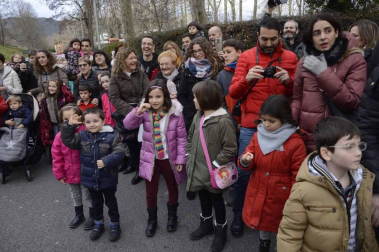 Imágenes de la llegada de los Reyes Magos a Pamplona, desde el puente de la Magdalena al Ayuntamiento.