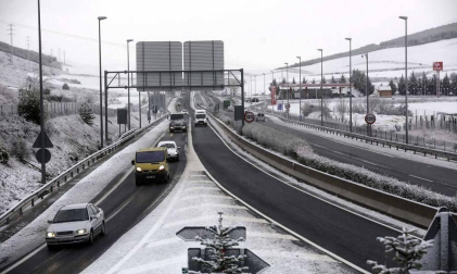 El temporal de nieve en Navarra ha provocado retenciones en varias carreteras de la Comunidad Foral y algunas de ellas han sido cerradas