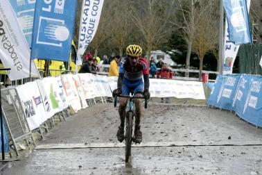 La localidad guipuzcoana de Legazpi ha acogido la gran cita del calendario nacional de ciclocross.