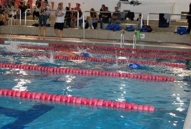 El sábado 29 de octubre dio comienzo la XVII Liga Navarra Infantil de Natación, correspondiente a los XXX Juegos Deportivos de Navarra. Esta primera fecha del torneo, en la que concurrieron 118 nadadores pertenecientes a 13 clubes, se disputó en dos sedes: la competición masculina tuvo lugar en la S.C.D.R. Anaitasuna, mientras que la pugna femenina se desarrolló en el Club Tenis Pamplona.