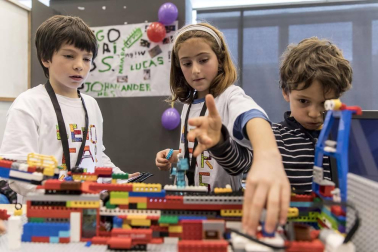 Imágenes de la final de la First Lego League celebrada en Navarra.