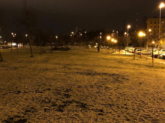 Pamplona amanece cubierta con una fina capa de nieve