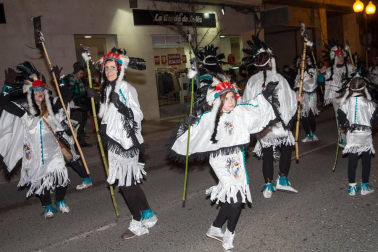 La capital ribera celebró este sábado el primer desfile en sus fiestas que acabarán este domingo con un nuevo pasacalles a partir de las 12.00 horas