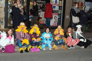 La capital ribera celebró este sábado el primer desfile en sus fiestas que acabarán este domingo con un nuevo pasacalles a partir de las 12.00 horas