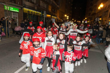 La capital ribera celebró este sábado el primer desfile en sus fiestas que acabarán este domingo con un nuevo pasacalles a partir de las 12.00 horas