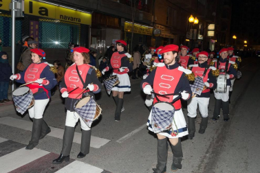 La capital ribera celebró este sábado el primer desfile en sus fiestas que acabarán este domingo con un nuevo pasacalles a partir de las 12.00 horas