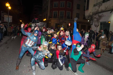 La capital ribera celebró este sábado el primer desfile en sus fiestas que acabarán este domingo con un nuevo pasacalles a partir de las 12.00 horas