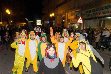 La capital ribera celebró este sábado el primer desfile en sus fiestas que acabarán este domingo con un nuevo pasacalles a partir de las 12.00 horas