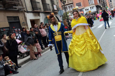 Colorido por las calles de la capital ribera durante los Carnavales celebrados el domingo 11 de febrero.