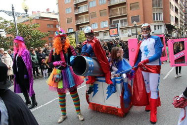 Colorido por las calles de la capital ribera durante los Carnavales celebrados el domingo 11 de febrero.