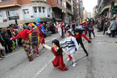 Colorido por las calles de la capital ribera durante los Carnavales celebrados el domingo 11 de febrero.