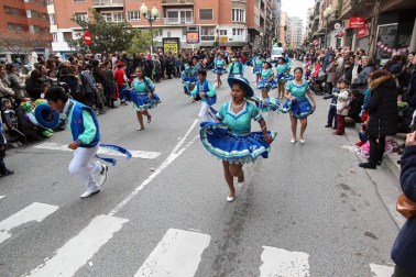 Colorido por las calles de la capital ribera durante los Carnavales celebrados el domingo 11 de febrero.