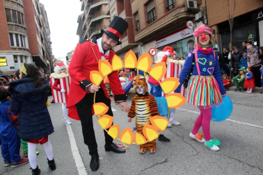 Colorido por las calles de la capital ribera durante los Carnavales celebrados el domingo 11 de febrero.