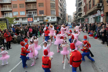 Colorido por las calles de la capital ribera durante los Carnavales celebrados el domingo 11 de febrero.