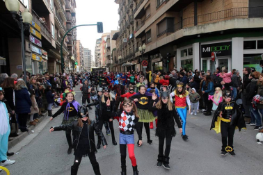 Colorido por las calles de la capital ribera durante los Carnavales celebrados el domingo 11 de febrero.