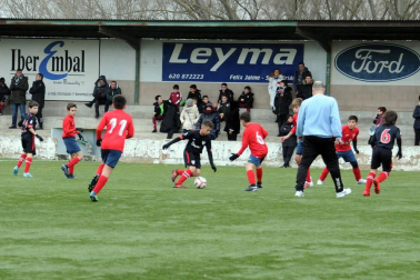 El C.D. San Adrián organizó el pasado fin de semana el primer Torneo Nacional Villa de San Adrián de fútbol, dirigido a las categorías 2006 y 2008. Además del equipo local también participaron otros clubes como el Athletic de Bilbao, Logroño, Osasuna, San Marcial, Izarra, Casco Viejo, Gazte Berriak, La Riera, Mutilvera o Inter Vista Alegre, que dejaron una buena jornada de fútbol en el campo Municipal.