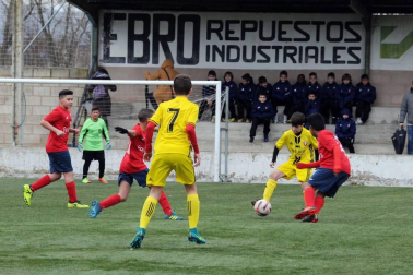 El C.D. San Adrián organizó el pasado fin de semana el primer Torneo Nacional Villa de San Adrián de fútbol, dirigido a las categorías 2006 y 2008. Además del equipo local también participaron otros clubes como el Athletic de Bilbao, Logroño, Osasuna, San Marcial, Izarra, Casco Viejo, Gazte Berriak, La Riera, Mutilvera o Inter Vista Alegre, que dejaron una buena jornada de fútbol en el campo Municipal.