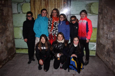 El sábado 10 de febrero Aoiz abrió el primer acto de sus fiestas de Carnaval. La jornada dio inicio con la tradicional recogida de huevos y txistorra por la localidad en la que participaron los particulares personajes agoizkos: maskaritas y kaskabobos. Una chocolatada infantil dio paso a la kalejira, en la que los vecinos y sus disfraces estuvieron acompañados por los grupos locales de txitularis, trikitixas, gaiteros, joaldunak y Aogizko Burrunba.