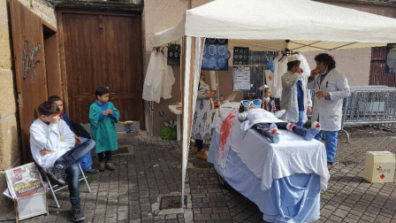 Una réplica de la Diada, en clave de humor y guiño republicano, disfrazó la realidad de la villa en la prórroga concedida del Carnaval con el Sábado de Piñata. El cielo gris y la lluvia intermitente no empañaron el arcoiris de color que decoró las calles