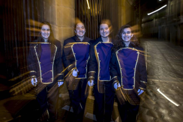 La Hermandad de la Pasión de Pamplona inició el miércoles, con el traslado del Cristo Alzado a la catedral, los actos previos a la Semana Santa, días de Cuaresma que en la sede de Dormitalería reúnen a cientos de hermanos.