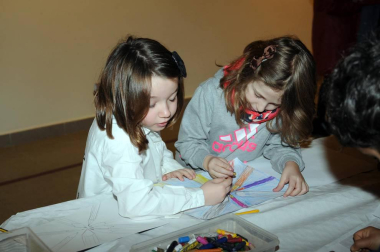 El Museo de Castejón, dentro de su programa 'El museo y los niños', organizó el sábado 17 de febrero un taller de pintura infantil. Con esta actividad, titulada 'Nos divertimos pintando y jugando con Jakue Ayestarán', el centro cultural propuso una mañana diferente a los más  pequeños de Castejón.