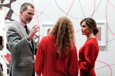 Los Reyes han llegado este jueves a Ifema para la inauguración de la feria ArcoMadrid '18 en su tradicional visita que, en esta ocasión, estaba marcada por la retirada de una obra de la galería Helga de Alvear.