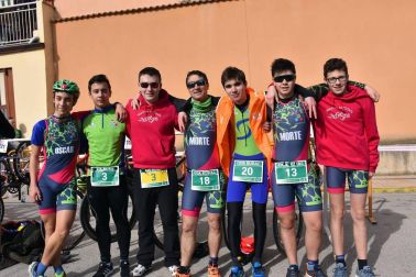 El domingo 18 de febrero y bajo la organización del consistorio local, se celebró la sexta edición del Duatlón de Valtierra. A la cita acudieron 250 aficionados, cifra récord de participación, que disfrutaron de una competición que une las disciplinas de ciclismo y atletismo. La prueba fue valedera para el Campeonato navarro.
