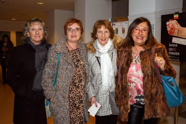 El sábado 17 de febrero, los seguidores del grupo teatral Yllana tuvieron la oportunidad de disfrutar de su último espectáculo, que recopila lo mejor de su repertorio. Sobre el escenario de la Casa de Cultura, el grupo madrileño dio buena muestra del humor corrosivo que tantos éxitos le ha reportado con su obra 'Lo mejor de Yllana'.