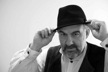 El espectador ve una ópera sobre el escenario, ¿Pero saber qué hay detrás de ese telón que se levanta? Nos colamos en los camerinos de Baluarte.