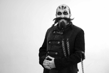 El espectador ve una ópera sobre el escenario, ¿Pero saber qué hay detrás de ese telón que se levanta? Nos colamos en los camerinos de Baluarte.
