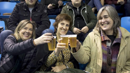 Imágenes del público que ha asistido al partido entre Helvetia Anaitasuna y Fuchse Berlín de Copa EHF.