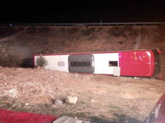 Un autocar de la empresa Autobuses Jiménez que aoyaba a la firma PLM Autocares que cubría el trayecto Madrid-Logroño-Pamplona sufrió un accidente en la A-1.