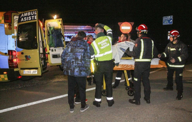 Un autocar de la empresa Autobuses Jiménez que aoyaba a la firma PLM Autocares que cubría el trayecto Madrid-Logroño-Pamplona sufrió un accidente en la A-1.